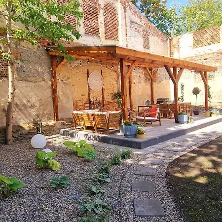 Glamping Tajemniczy Ogród * Strzelin