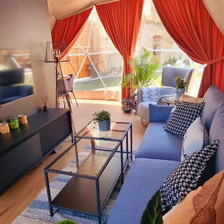 Роскошный шатер Glamping Tajemniczy Ogrod Стшелин